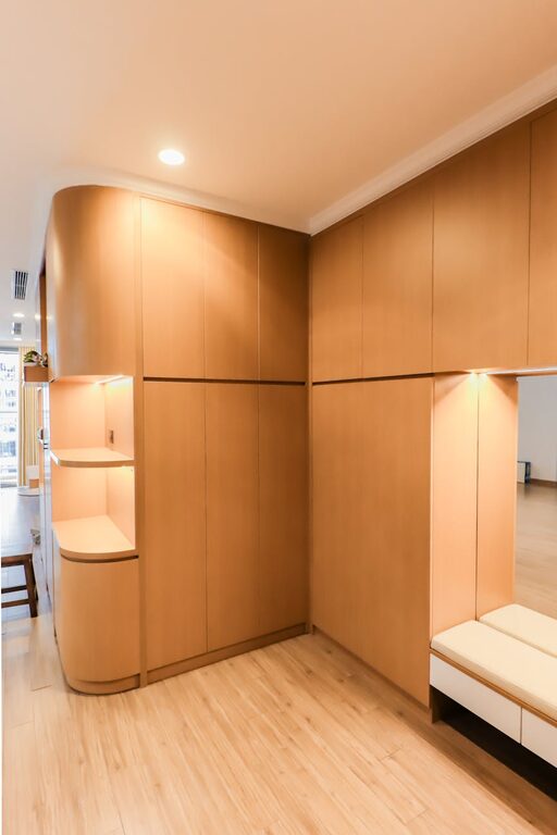 Jak efektywnie organizować przestrzeń w małym mieszkaniu dla większego komfortu